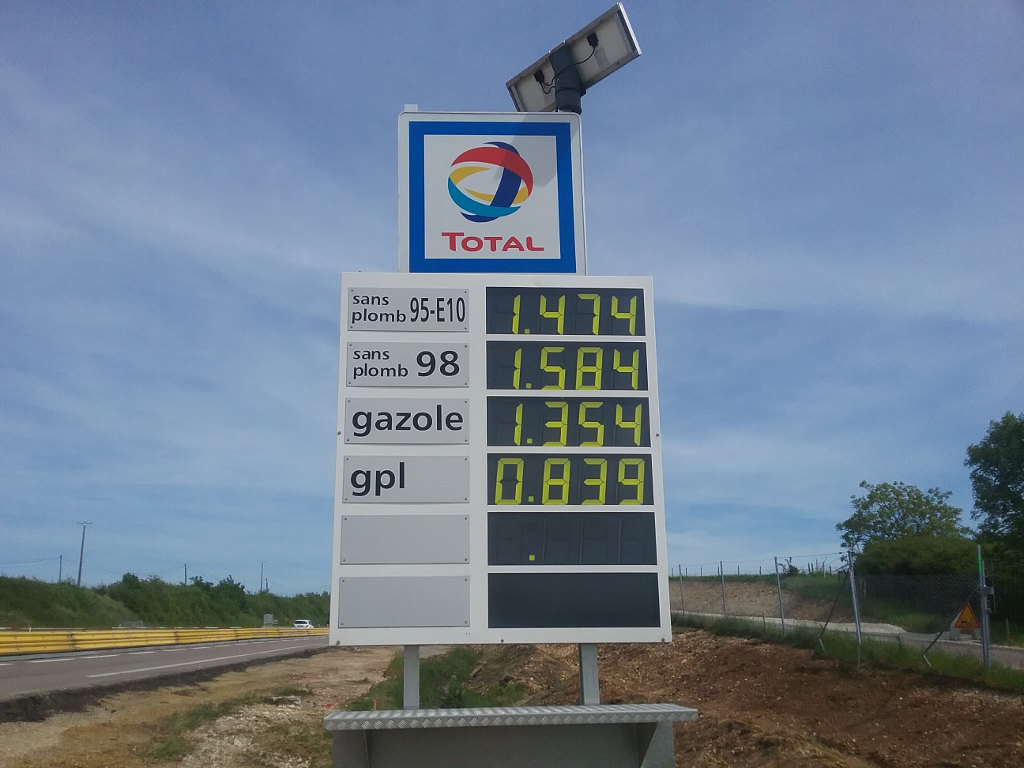 Afficheur présignalisation prix carburants station-services TOTAL Venoy